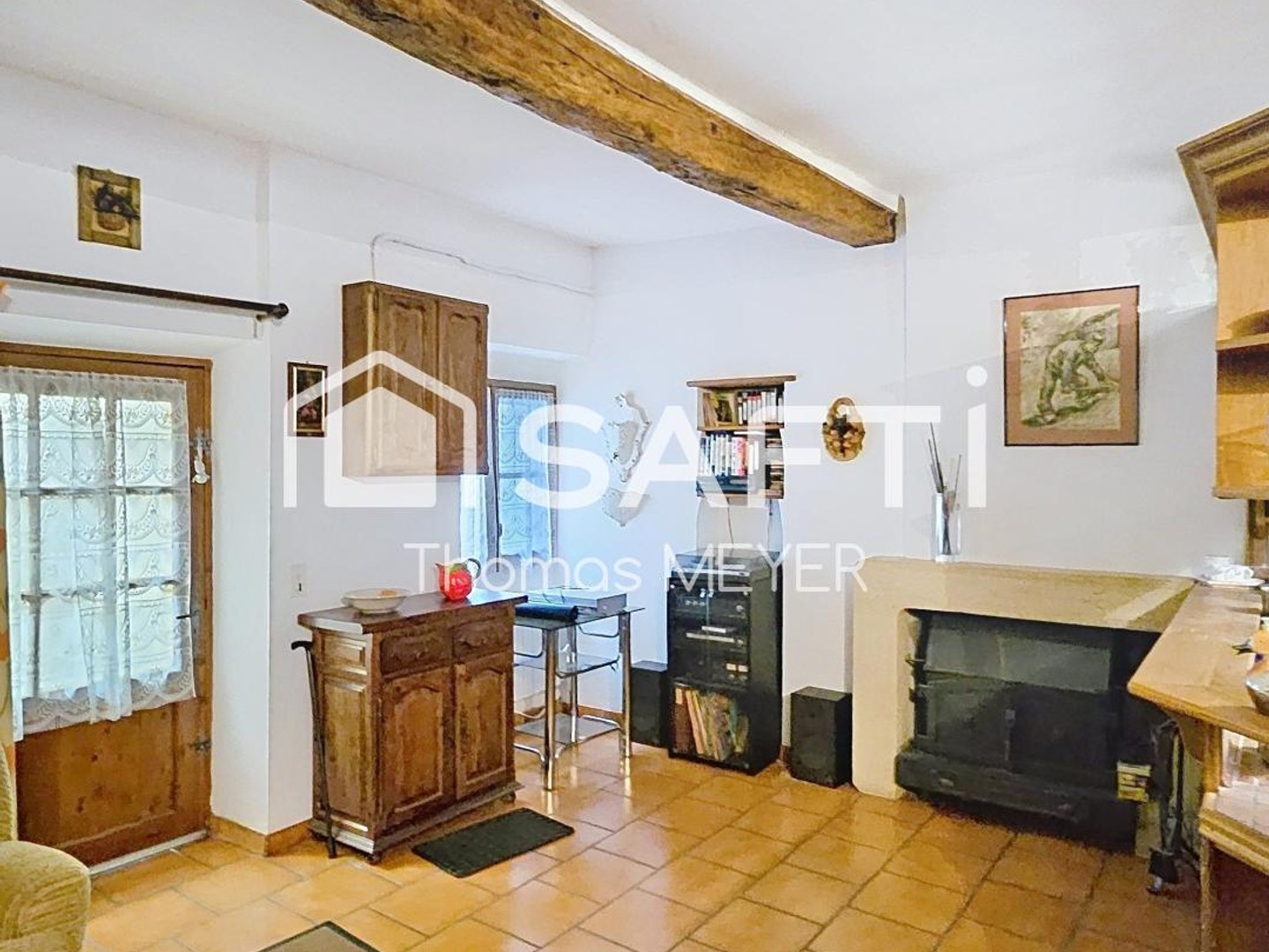 jolie maison de village au pied du châteaux