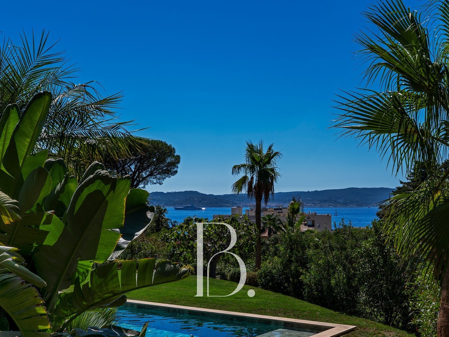 Maison à vendre - 7 pièces - 320m2 - Sainte-Maxime (83120)