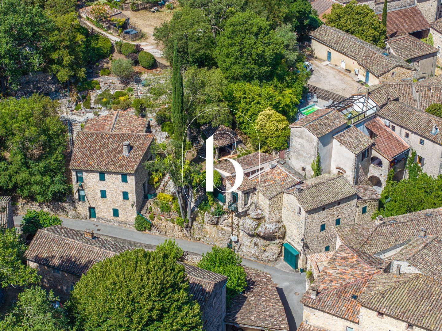 Immeuble à vendre - 8 pièces - 217m2 - Barjac (30430)