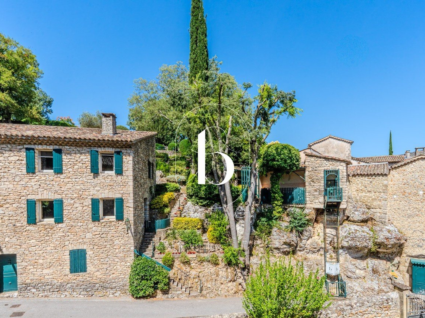 Immeuble à vendre - 8 pièces - 217m2 - Barjac (30430)
