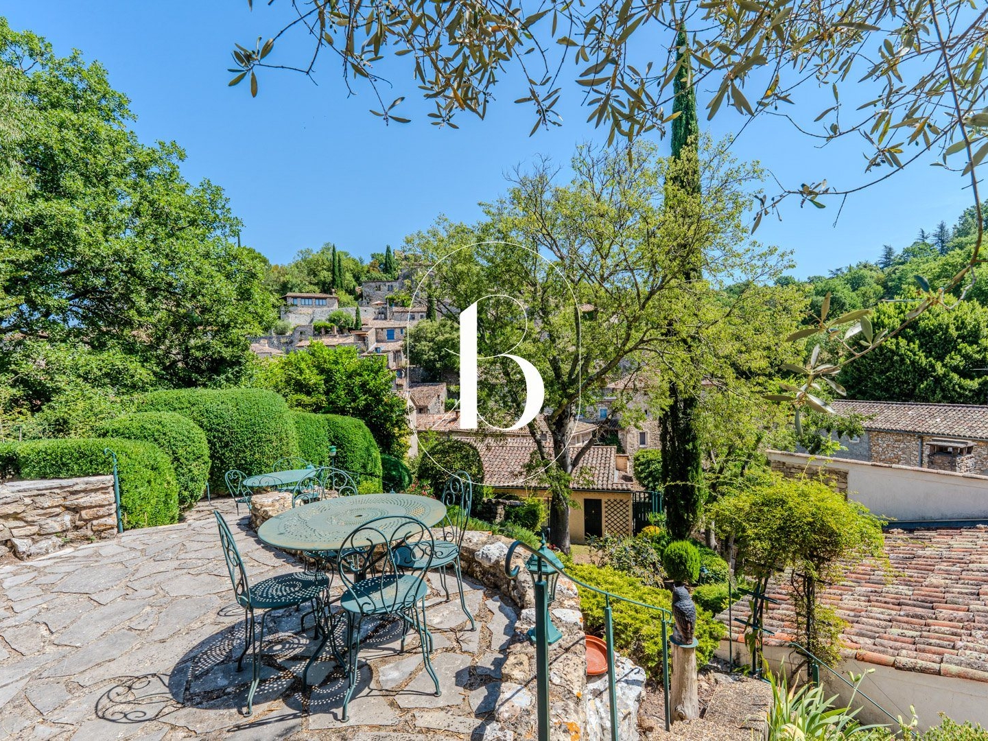 Immeuble à vendre - 8 pièces - 217m2 - Barjac (30430)
