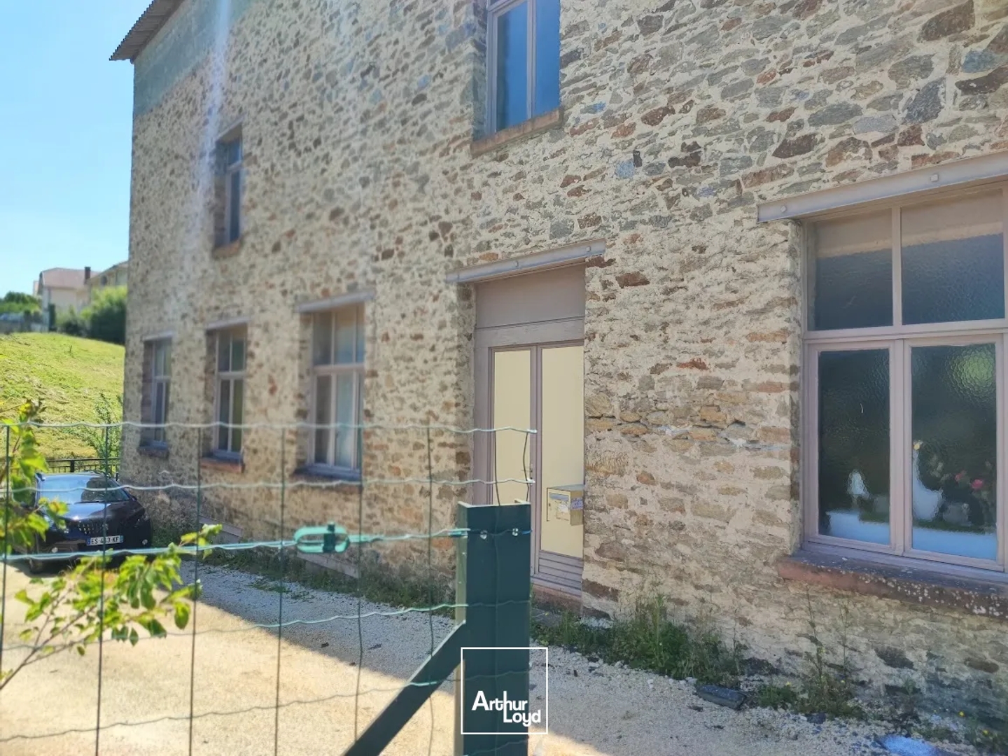 Immeuble à vendre - 900m2 - Châlus (87230)
