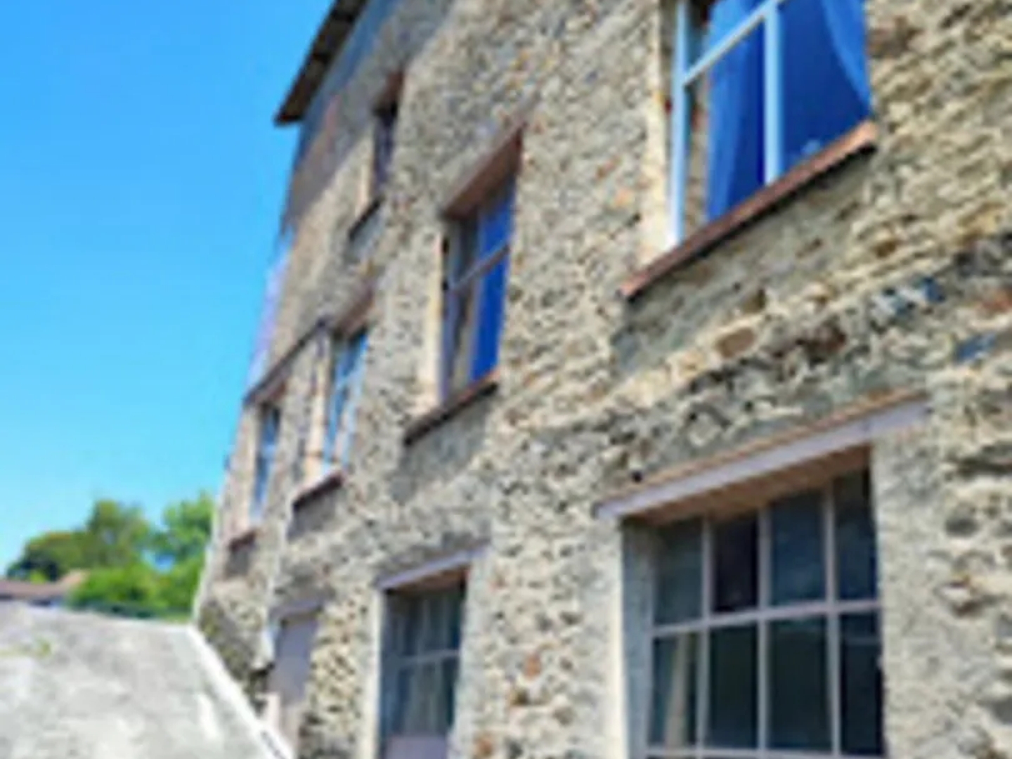 Immeuble à vendre - 900m2 - Châlus (87230)