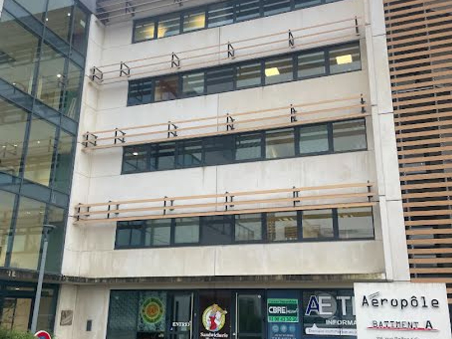 Local 8 pièces 178 m²