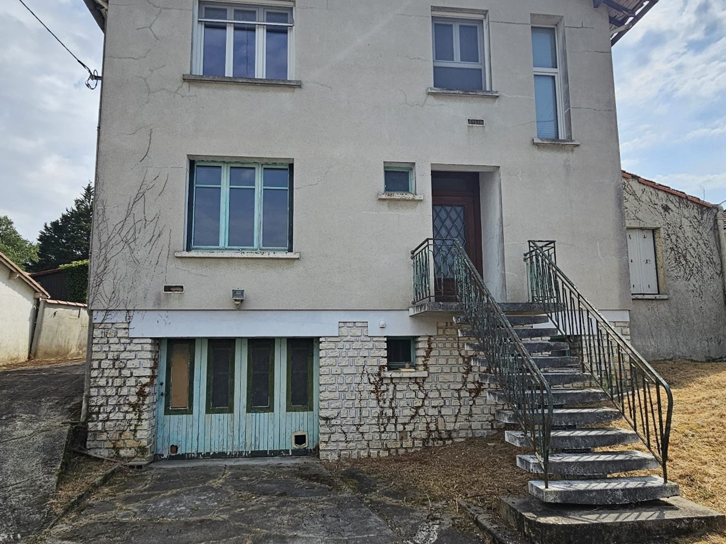 GRANDE MAISON FAMILIALE A RENOVER