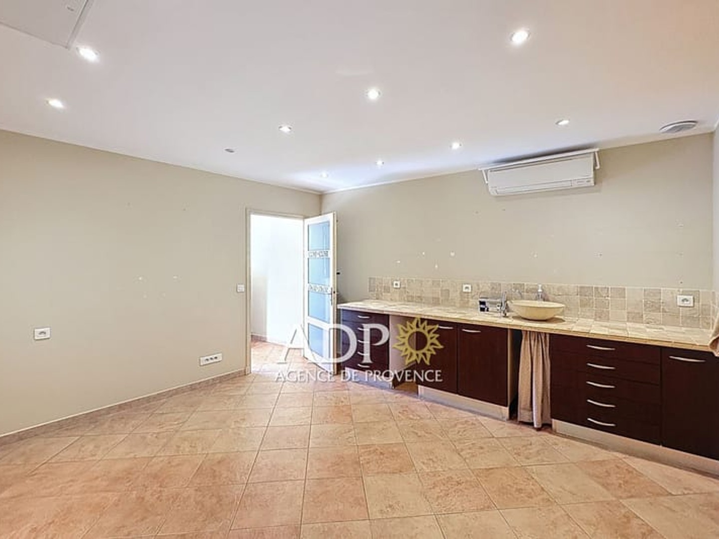 Immeuble commercial 1 pièce 27 m²