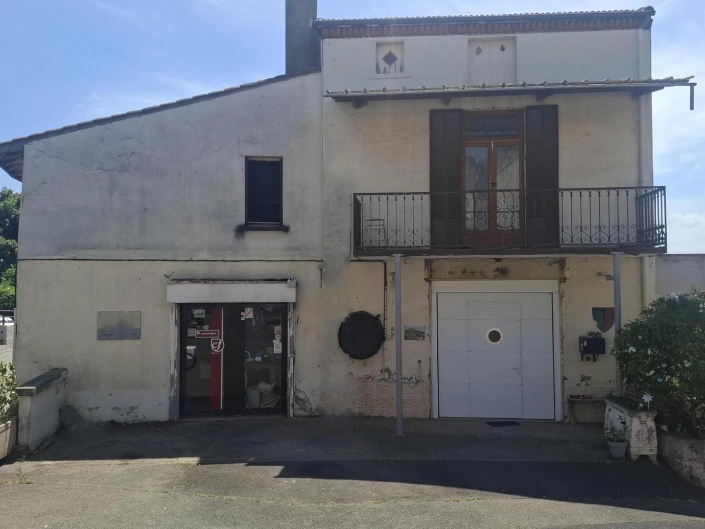 Maison à vendre - 5 chambres - 119 m² habitables + dépendances - Fort potentiel locatif - 307 000 € - Saint-Maurice (63270)