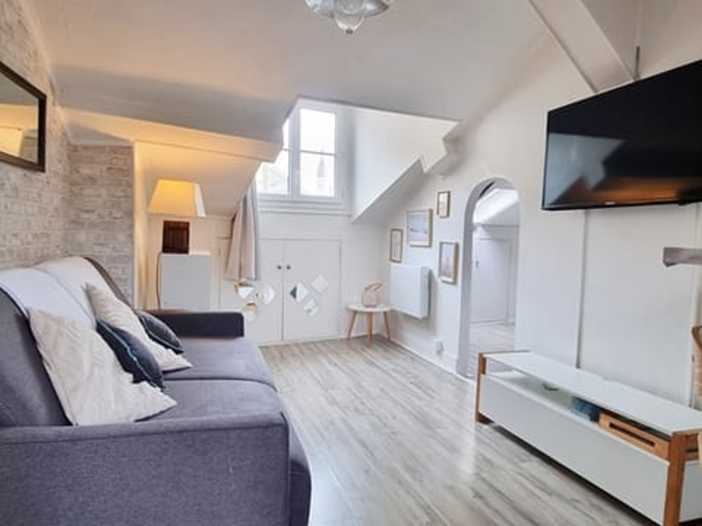 2 pièces de 19m2 carrez et 42m2 au sol // Quartier Village // vue Tour Eiffel