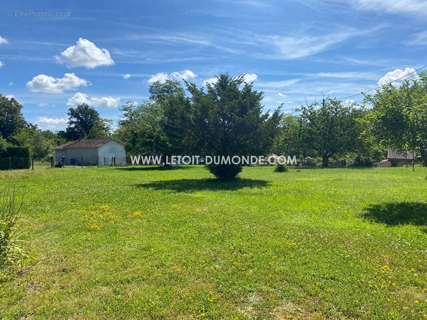 Joli terrain plat proche Périgueux