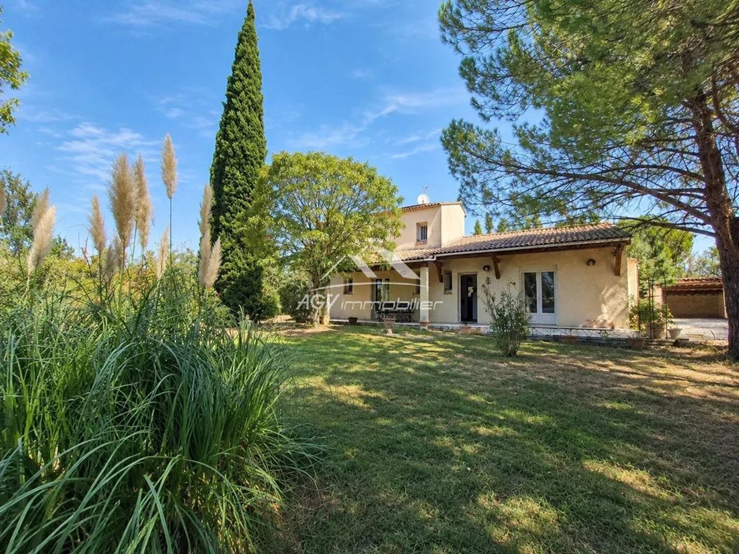 Maison trois chambres, avec piscine et 3884 m² de terrain