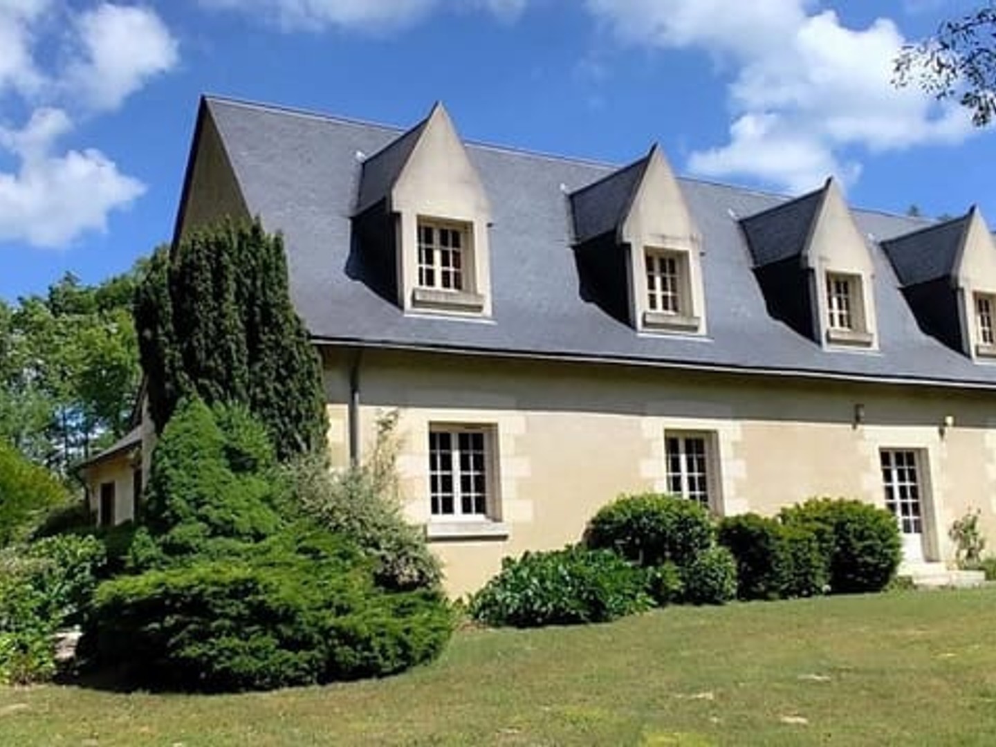 Maison 11 pièces 327 m²