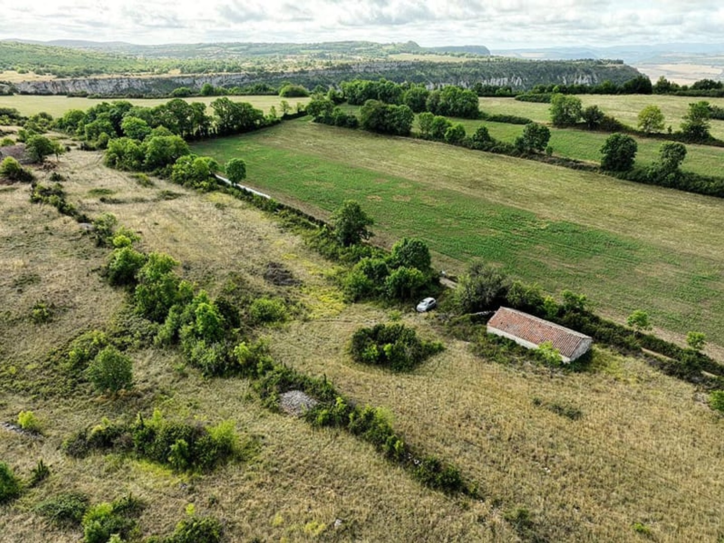 Terrain agricole de 2,3 hectares avec grange - Cadre naturel