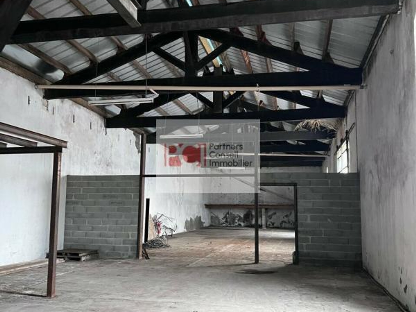 LOCAL D'ACTIVITE A VENDRE