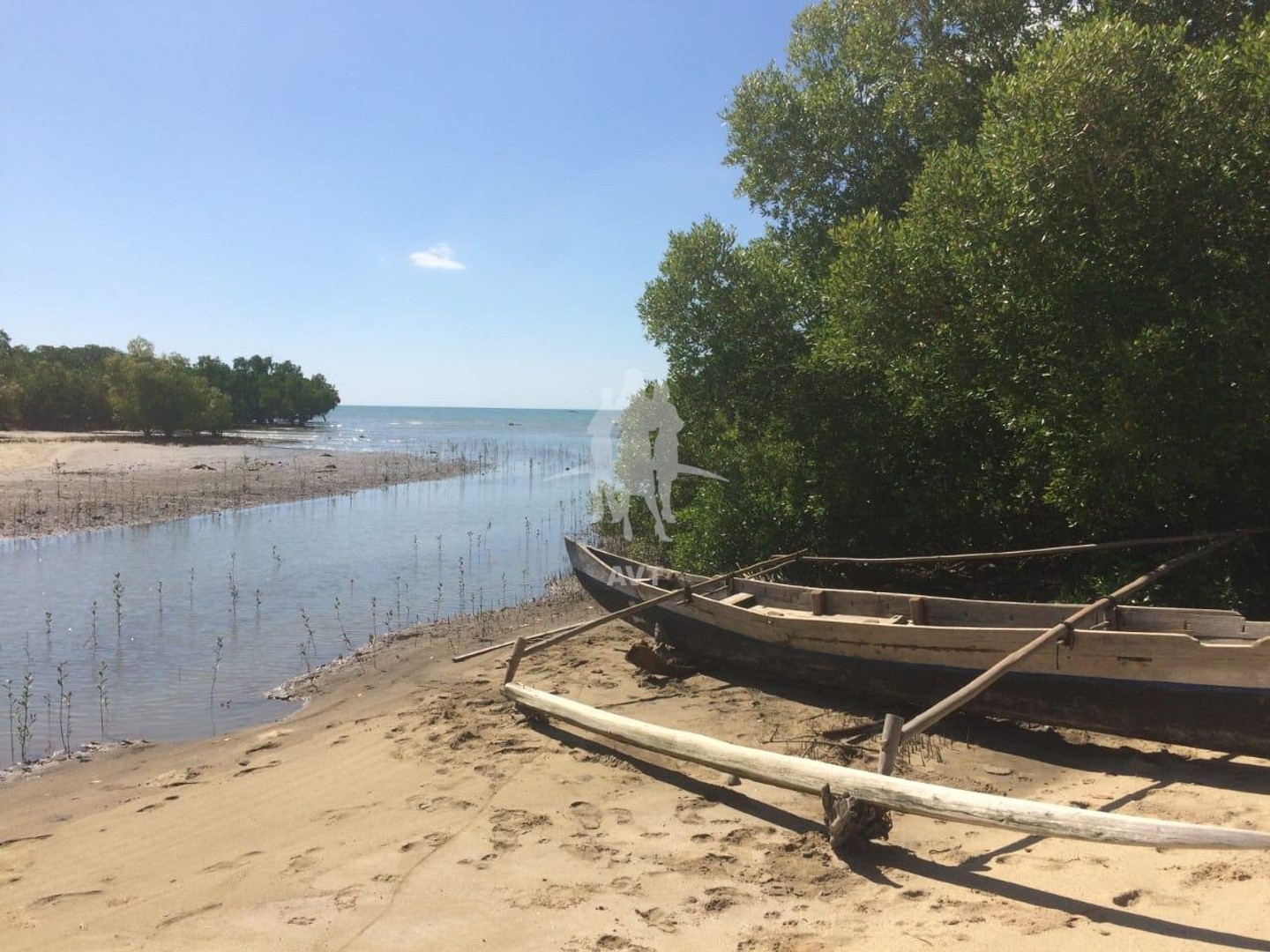 TERRAIN CONSTRUCTIBLE 200 HECTARES BORD DE MER MADAGASCAR