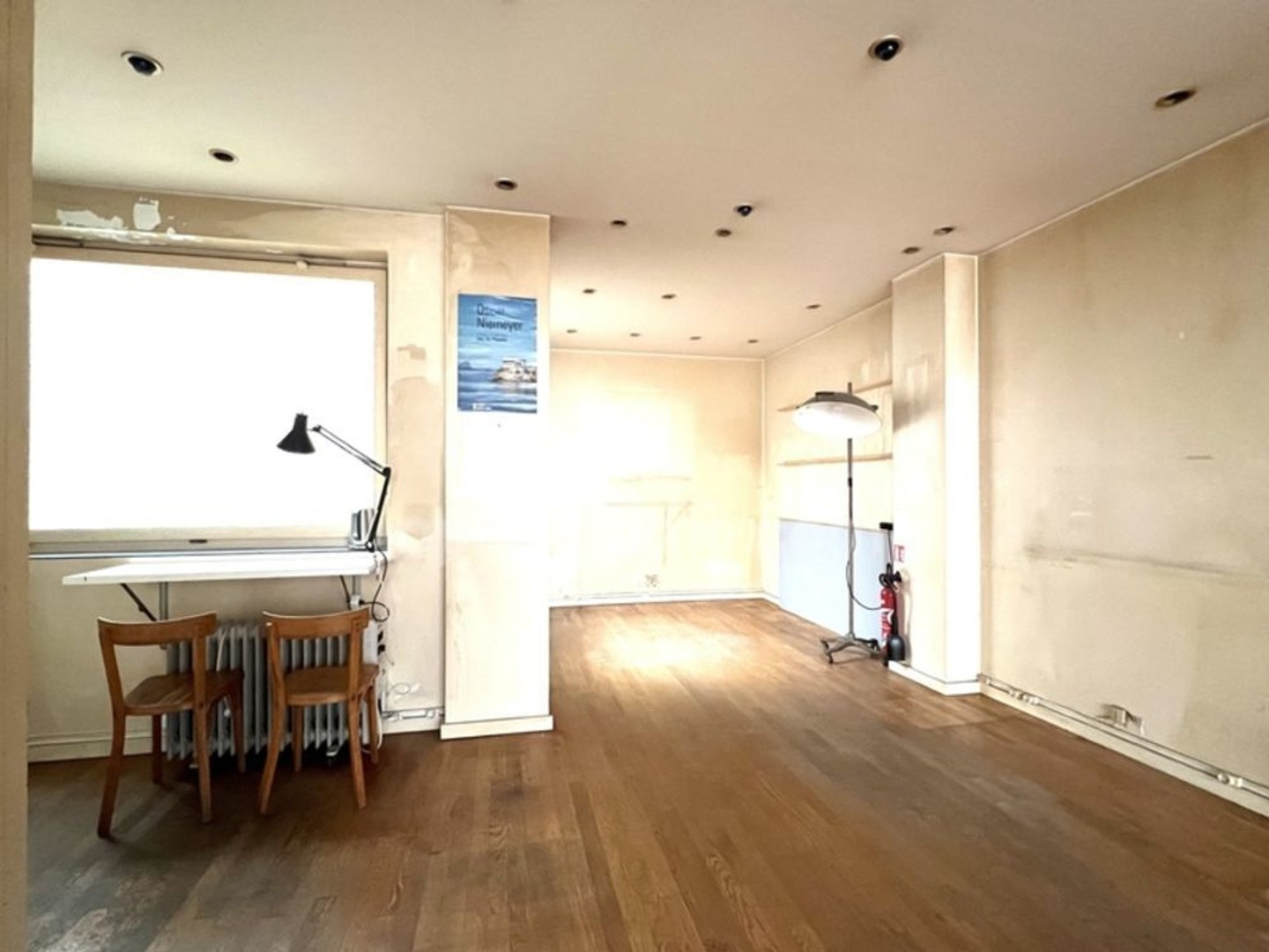Local commercial /bureau avec potentiel habitation à PARIS 20EME ARRONDISSEMENT (75) - Proche village Jourdain