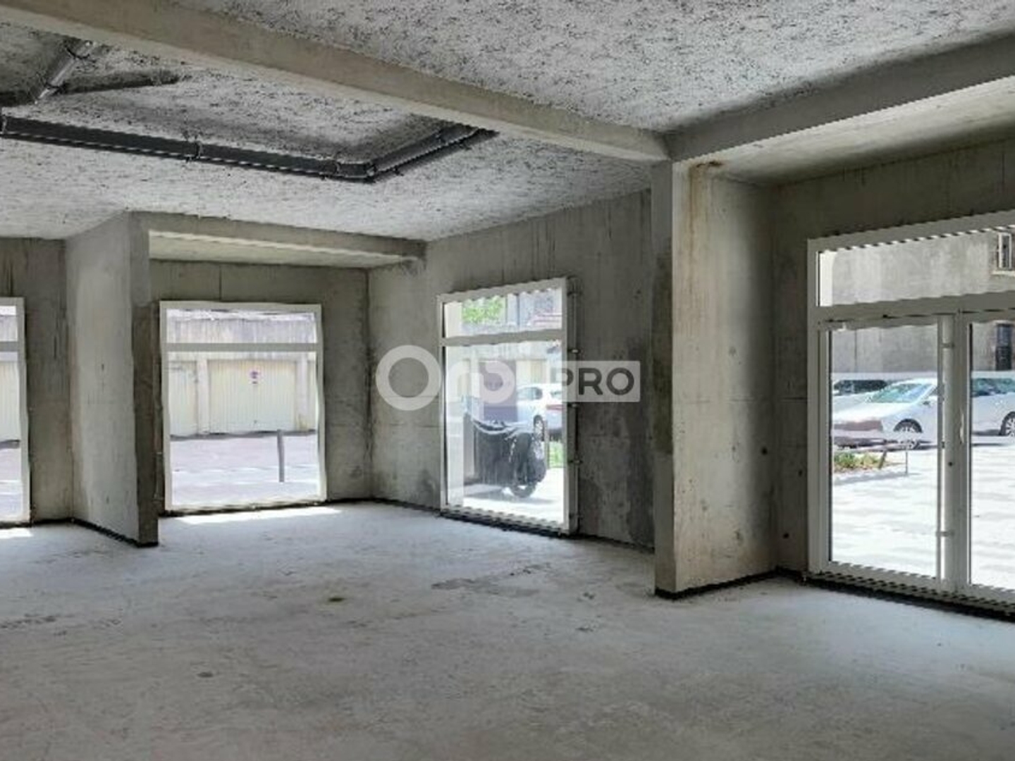 LOCAL COMMERCIAL A VENDRE