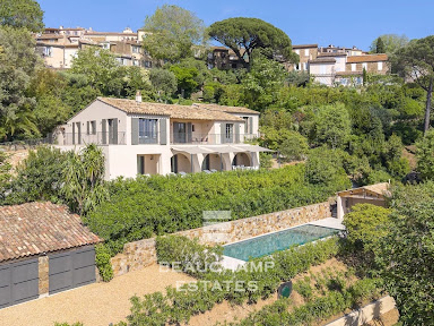Villa 8 pièces 265 m²