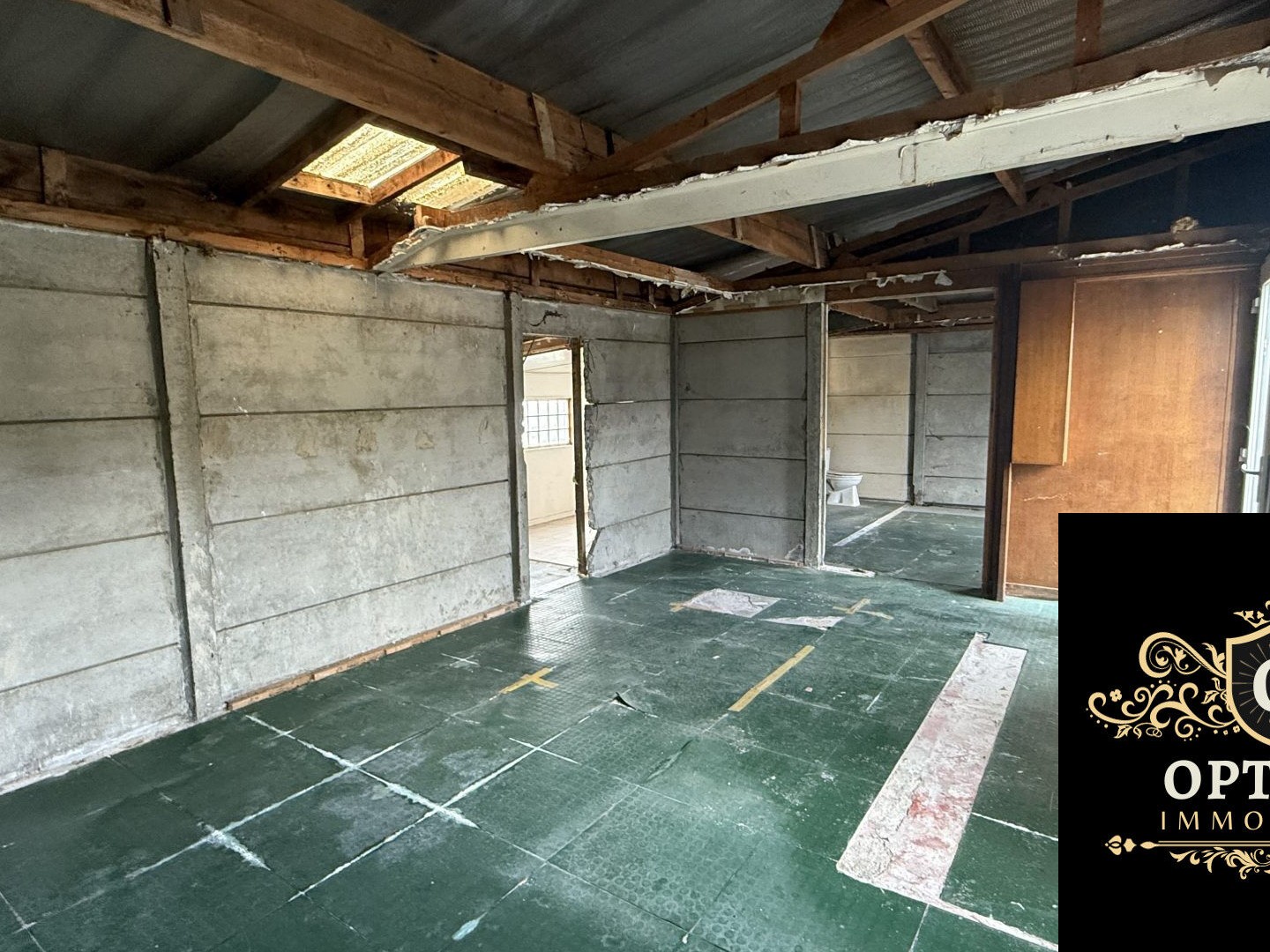 MURS COMMERCIAUX VIDES