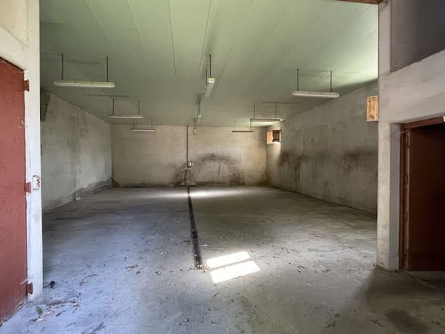 Parking / garage / box à vendre - 140m2 - Savigny-Lès-Beaune (21420)