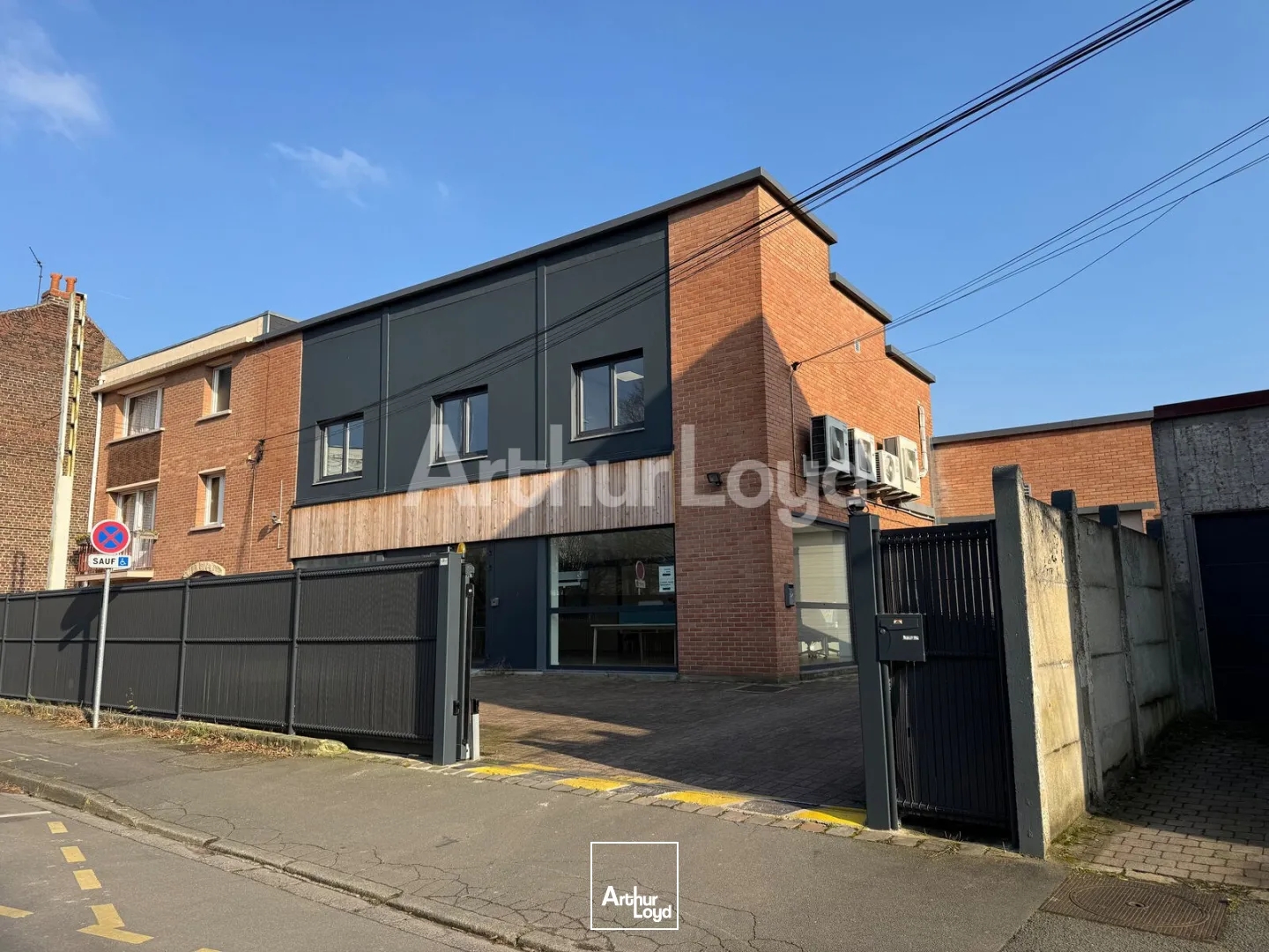 Locaux à vendre - 908m2 - Mons-En-Baroeul (59370)