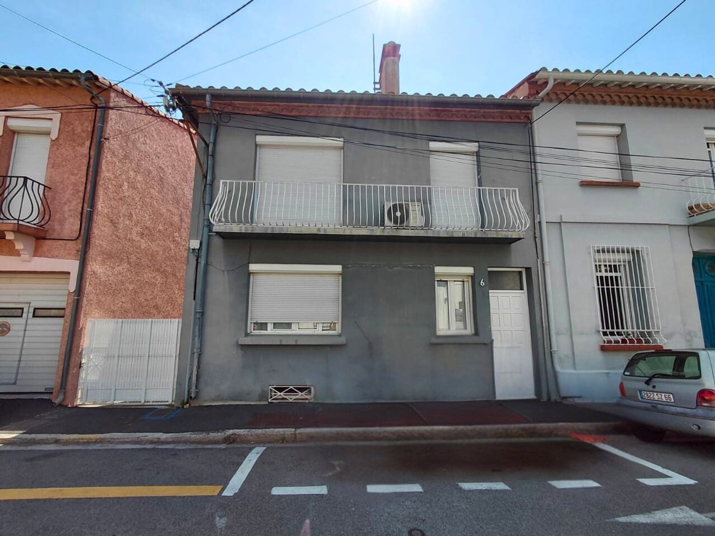 Immeuble de rapport avec cour, garages et caves