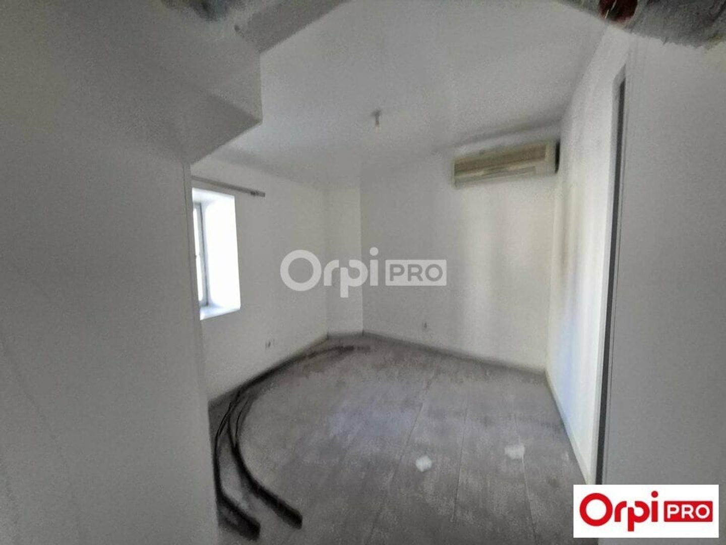 LOCAL COMMERCIAL A VENDRE OU A LOUER