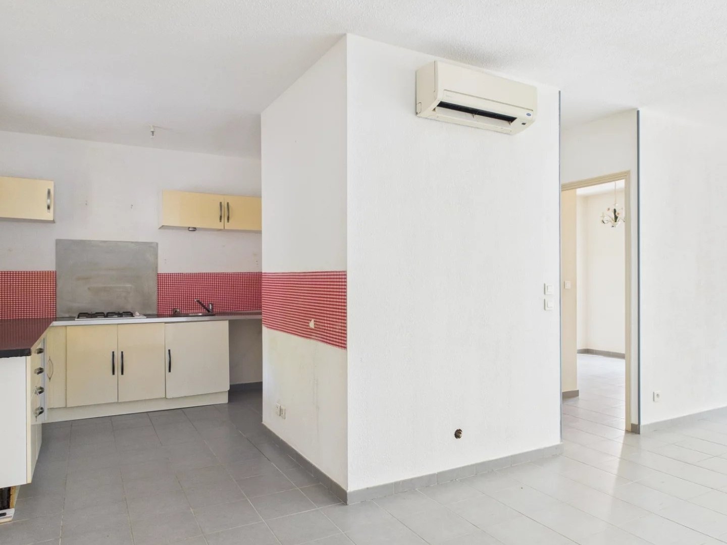 SAINT FLORENT / Appartement T2 avec terrasse en Plein centre du