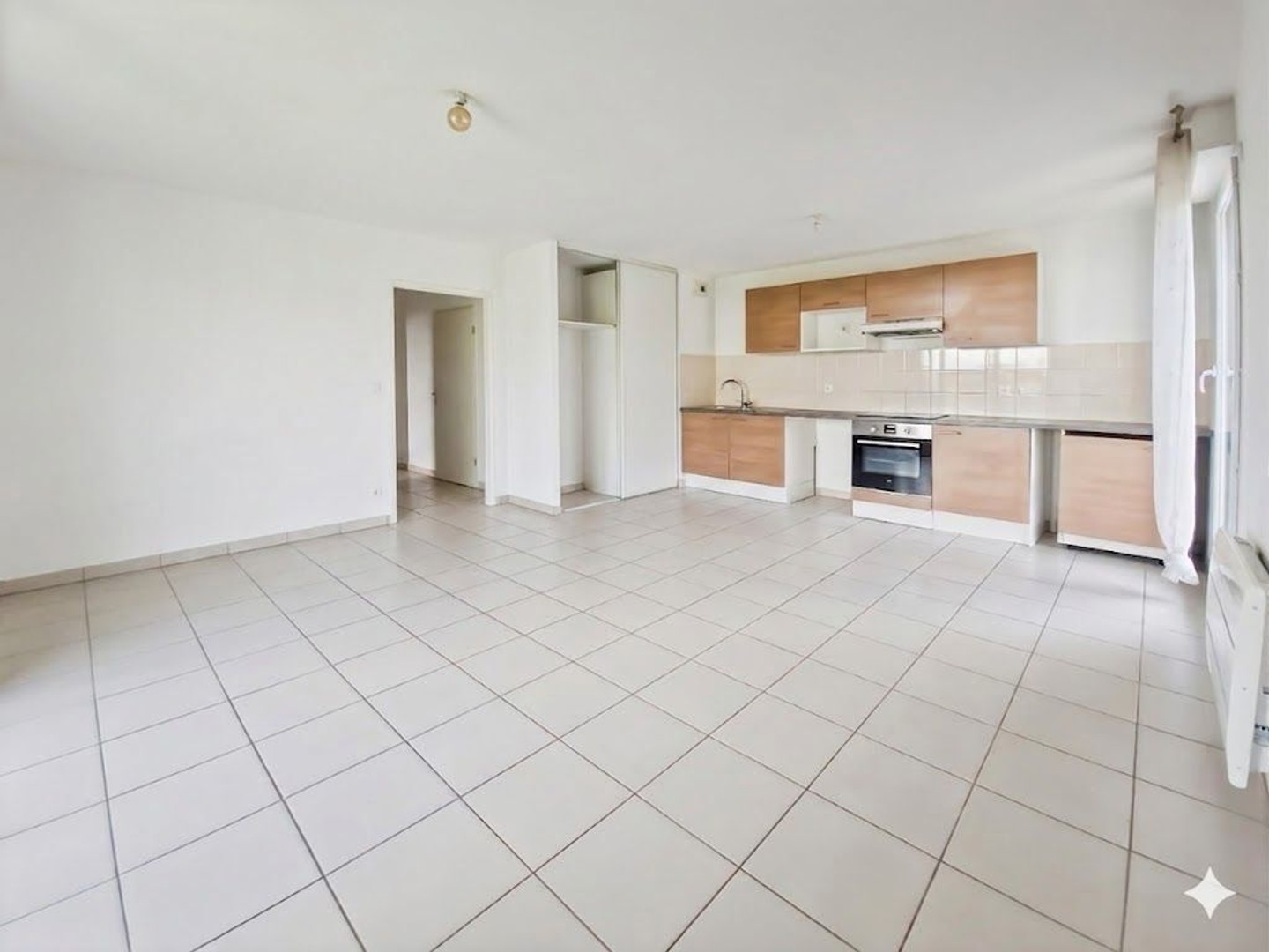 APPARTEMENT A VENDRE - 2 CHAMBRES - PAS DE TRAVAUX - TERRASSE - JARDIN -PARKING - RESIDENCE