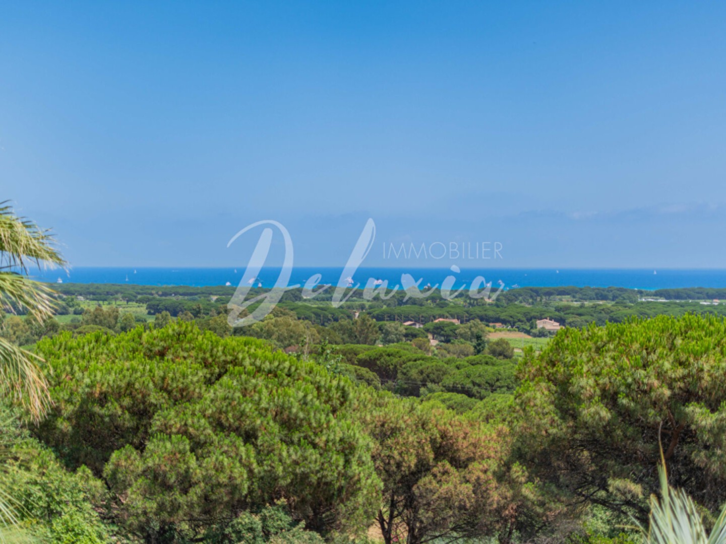 Bastide Tropézienne avec vue mer et piscine à Ramatuelle.
