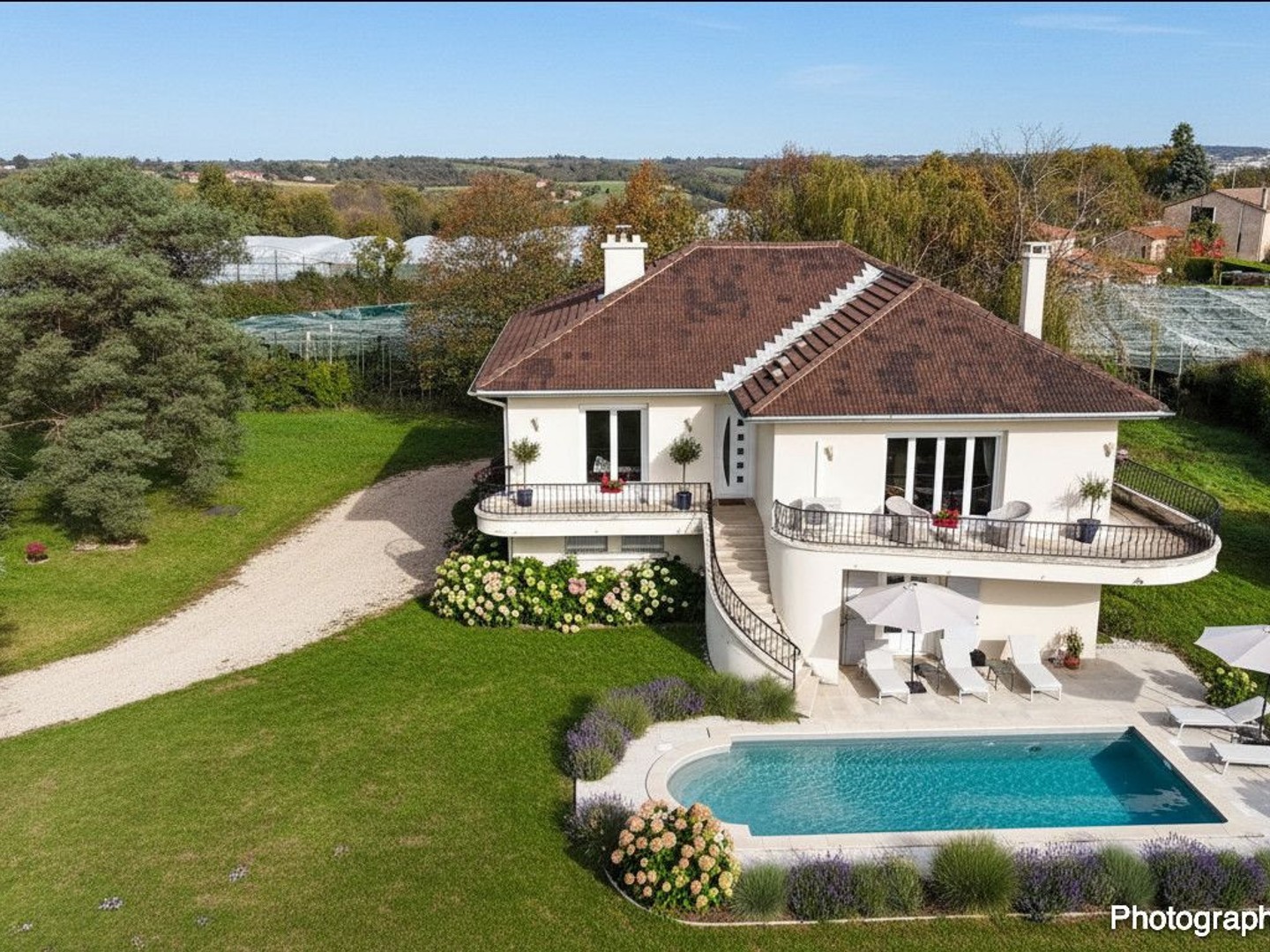 Villa idéalement située dans un secteur prisé et bien orientée avec vue.