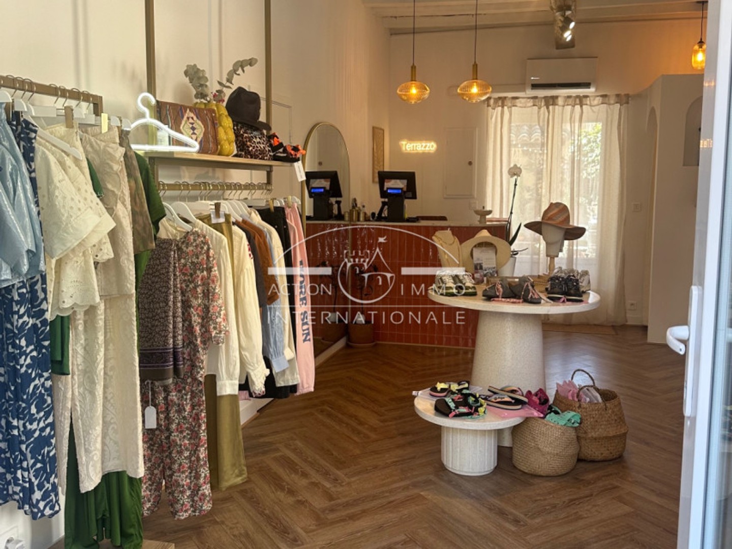 Immeuble commercial 30 m²