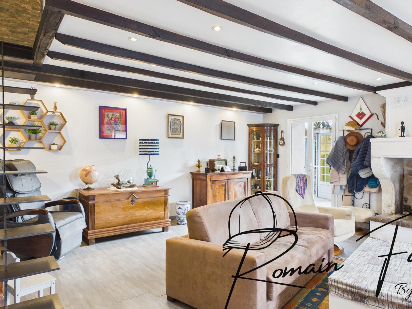 Maison en pierre de 131 m2 avec 3 chambres, grande terrasse couverte et arrière chai, au calme