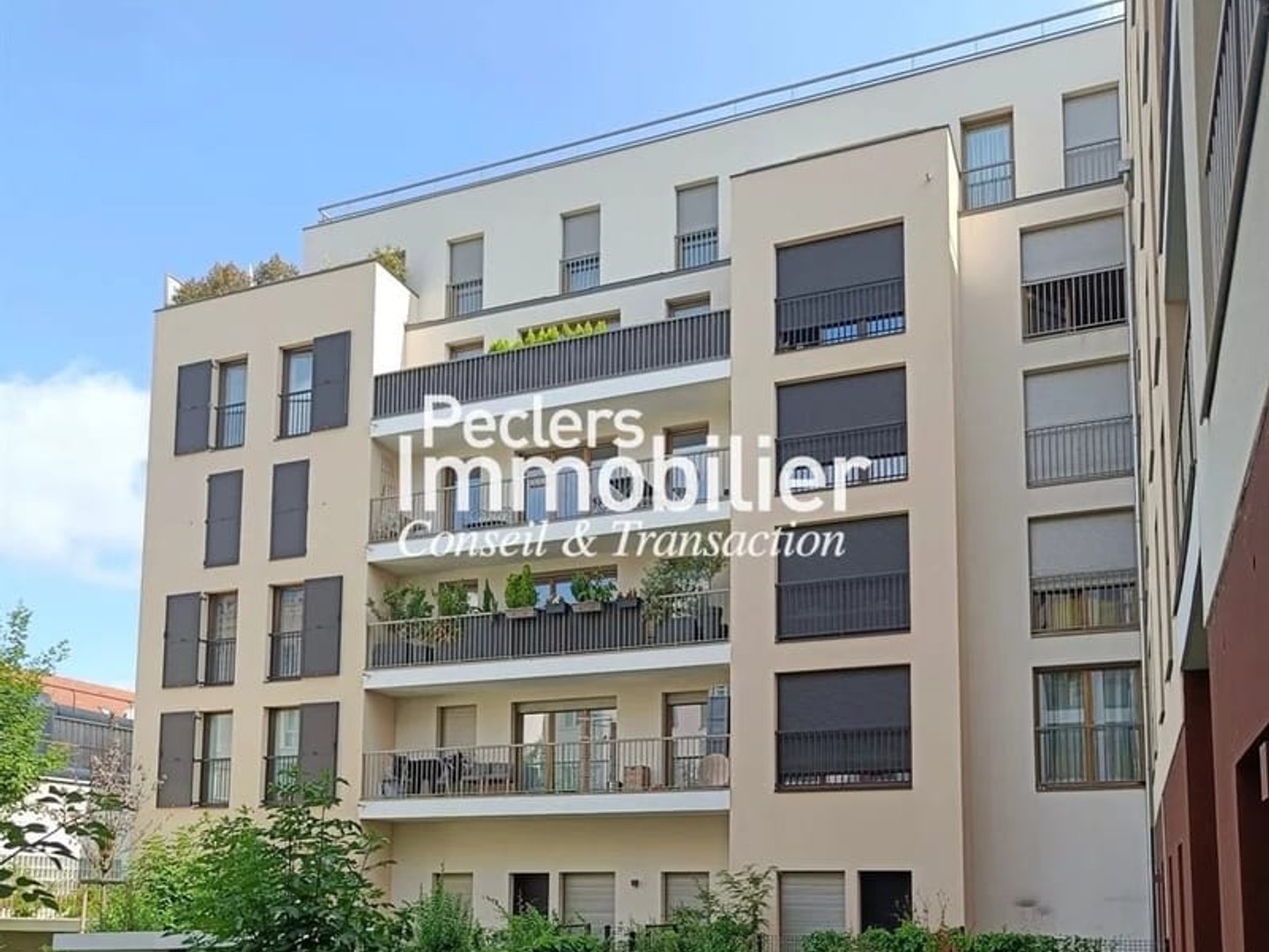Charmant studio neuf avec terrasse Emplacement privilégié