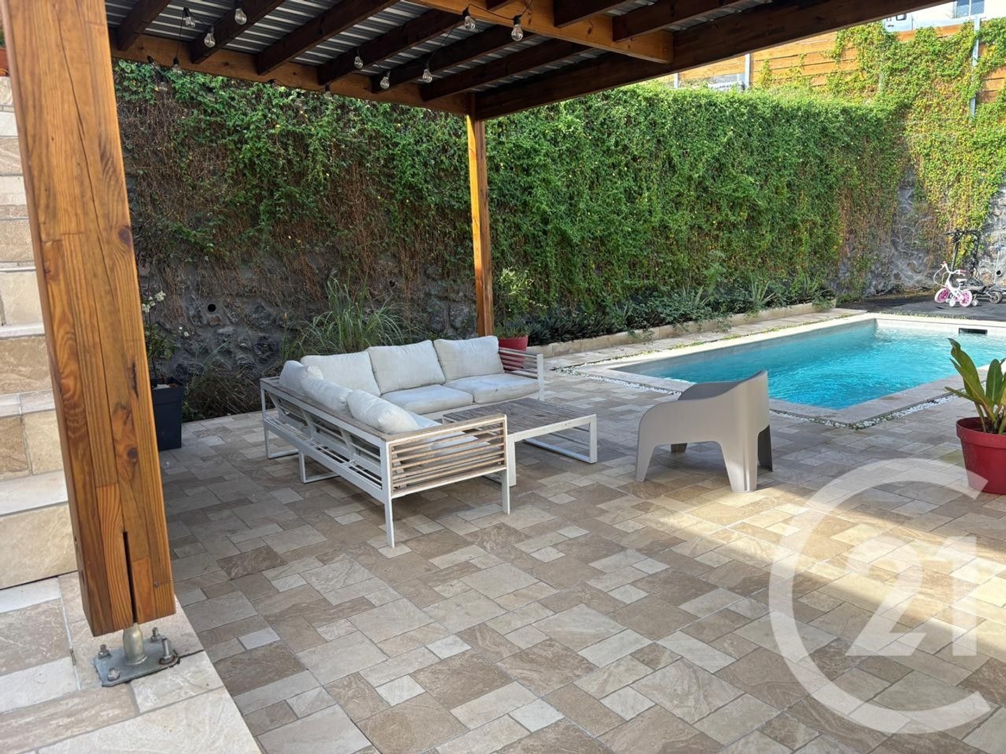 Maison à vendre - 7 pièces - 192m2 - La Possession (97419)