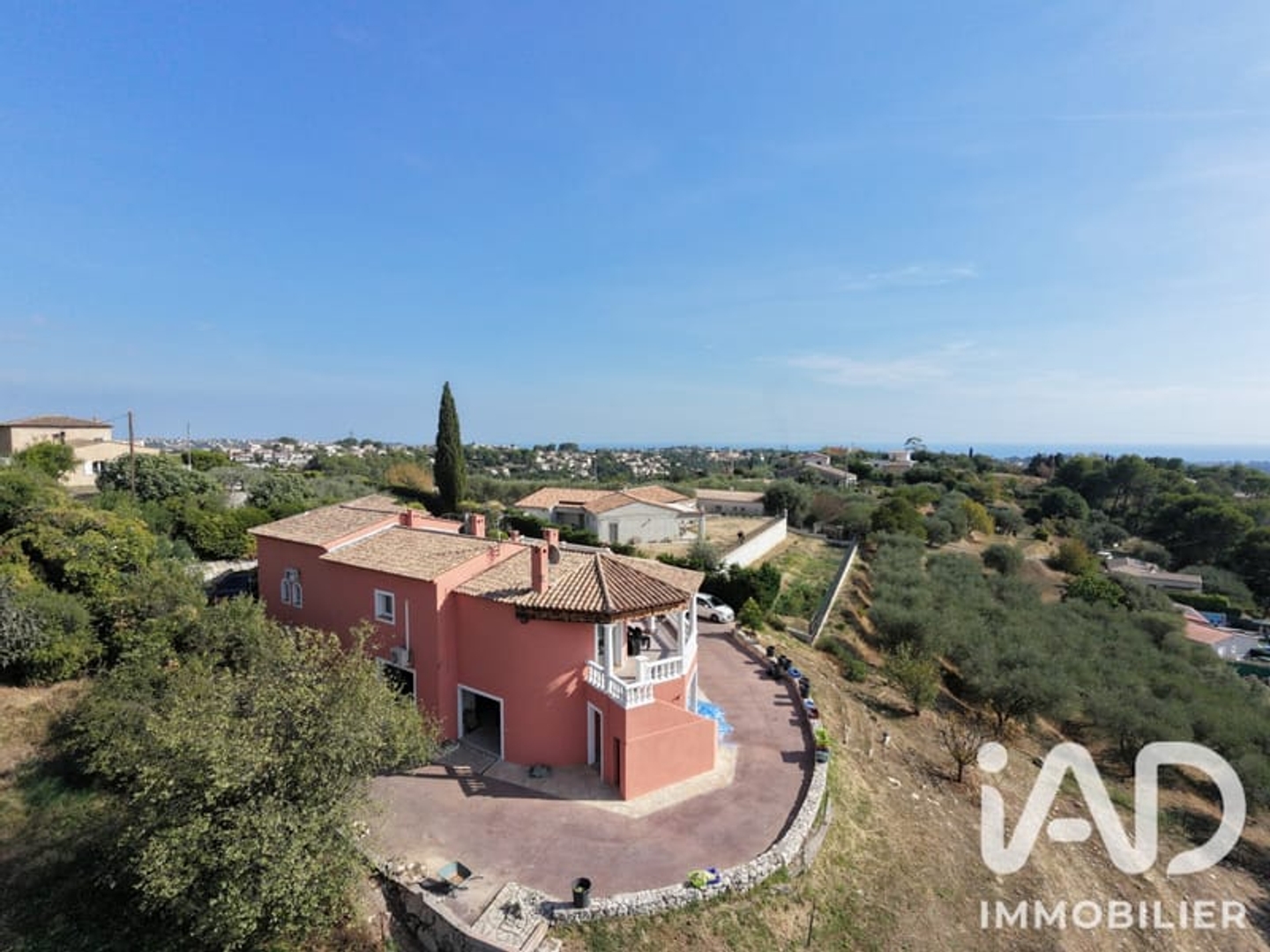 Maison à vendre - 7 pièces - 243m2 - La Gaude (06610)