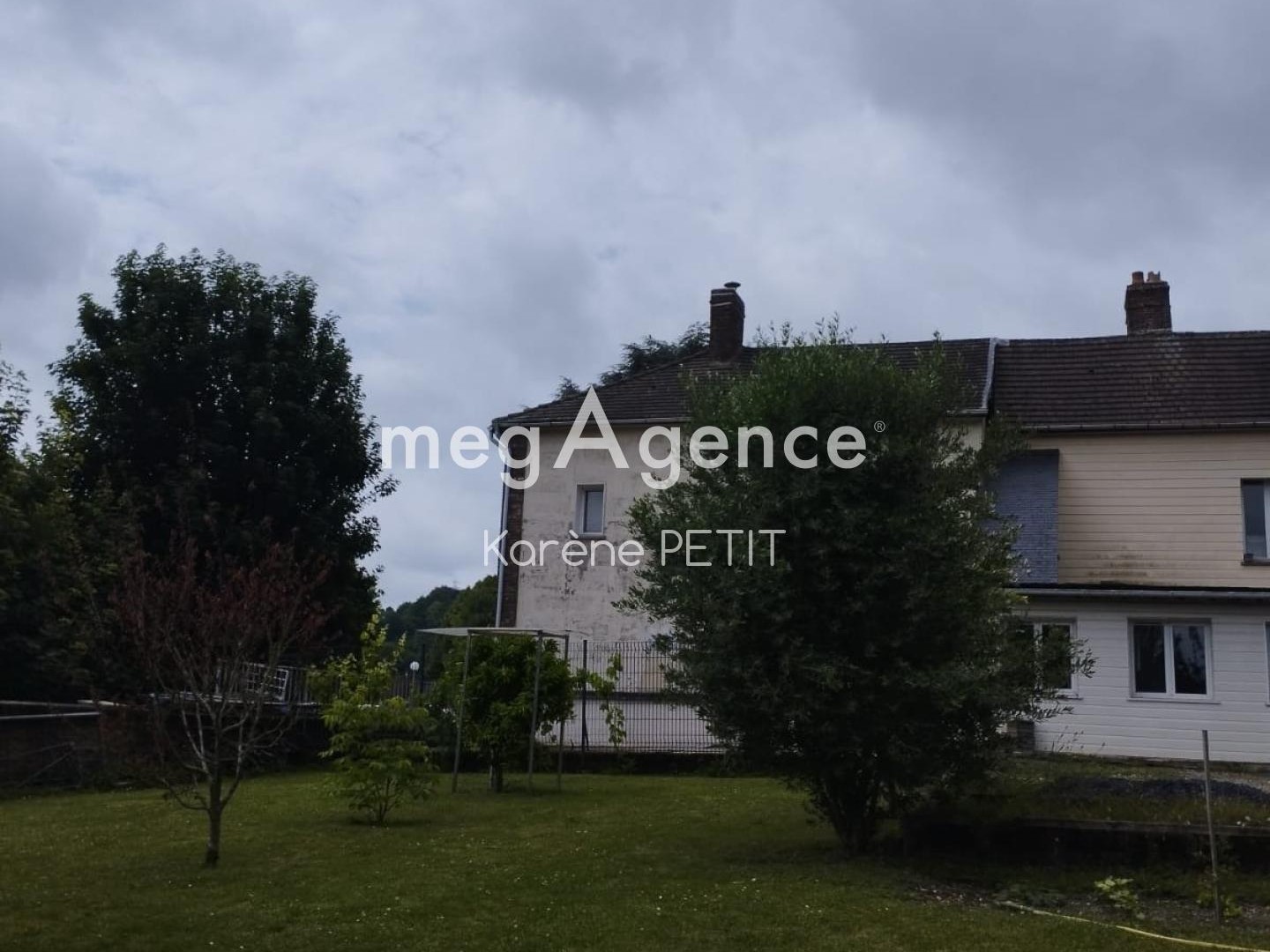 ? À SAISIR : Domaine de 5 logements à Auneuil ! ?