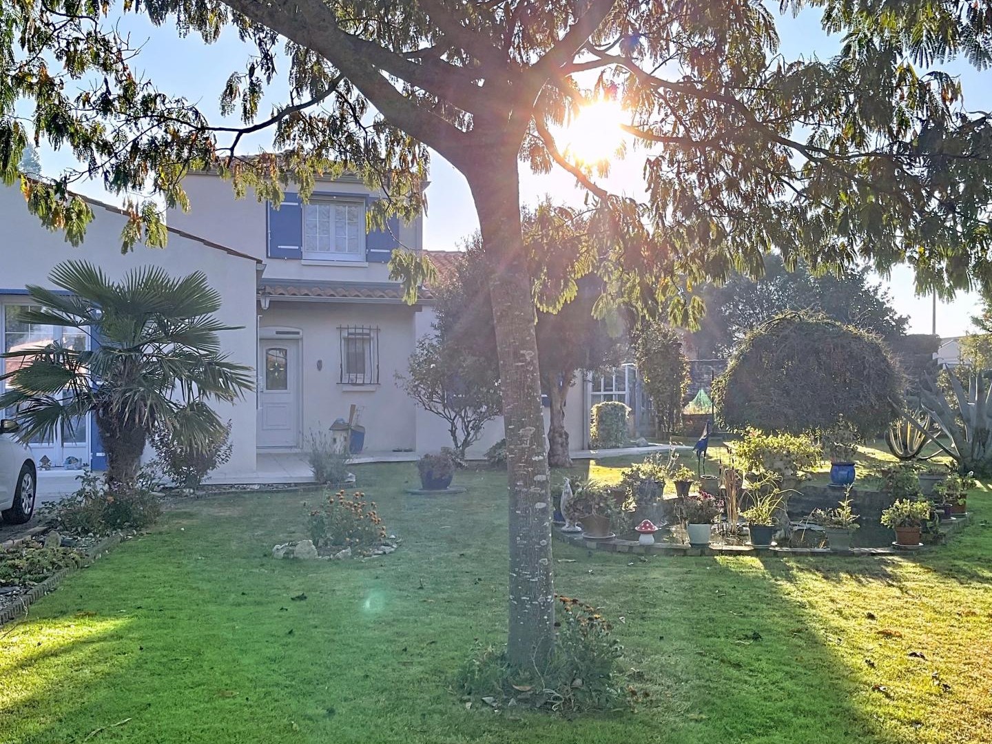 Charmante maison avec piscine, dépendances et grand jardin