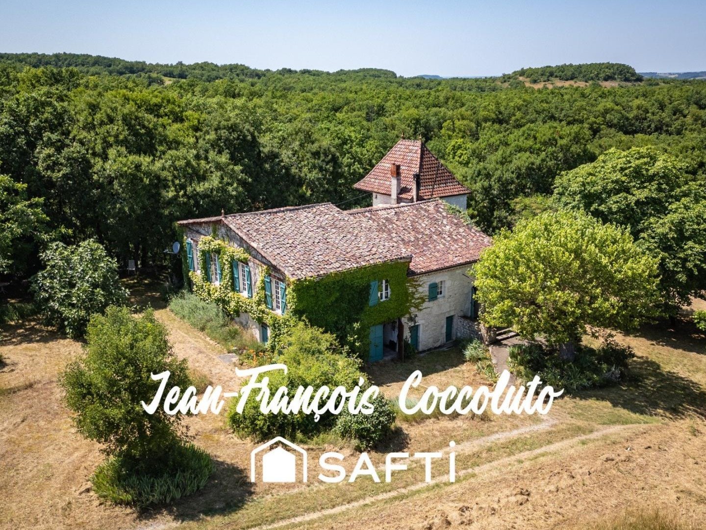 Belle maison en pierre dans un parc boisé de 27Ha