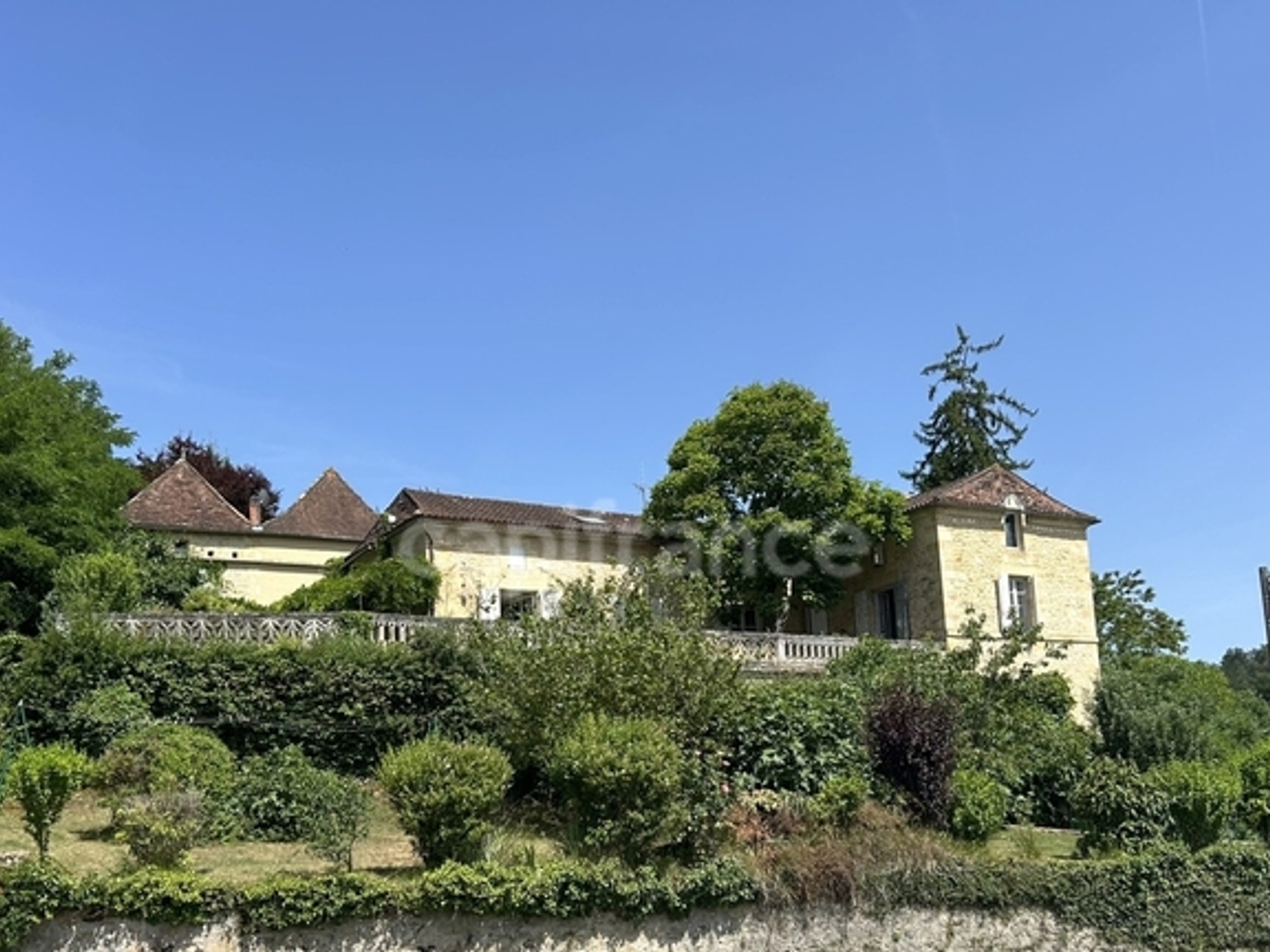 Maison à vendre 17 pièces SAINT CYPRIEN (24) environ 7446m² de terrain