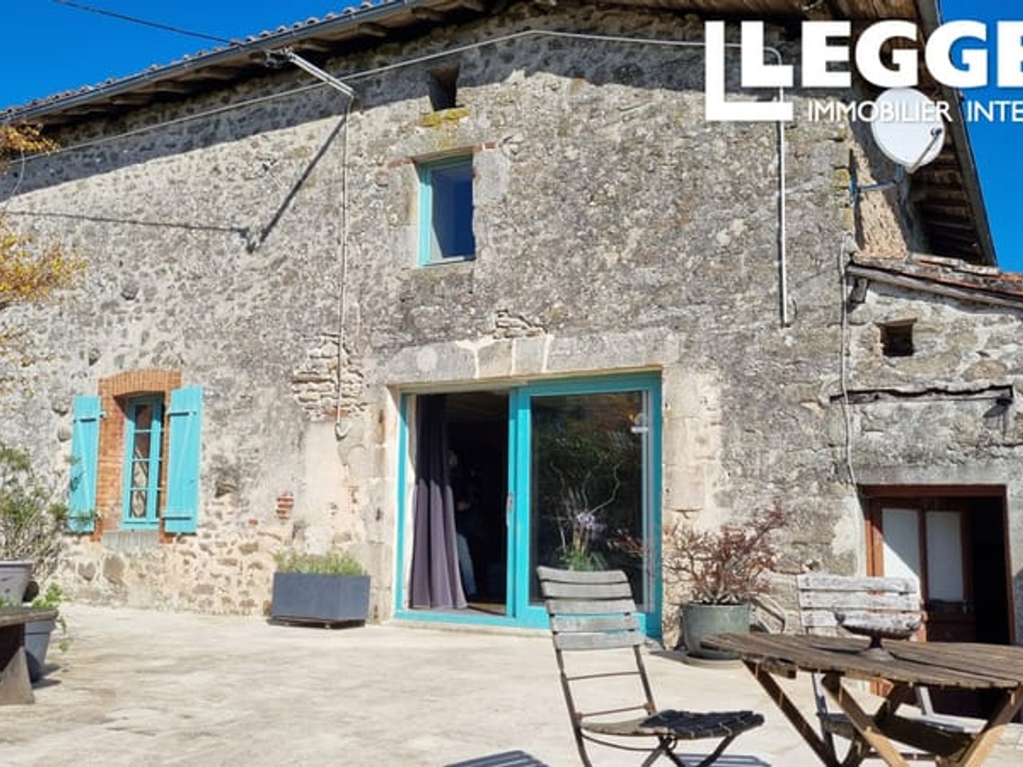 Maison individuelle, 3 ou 4 chambres, plus de 1,6 hectares terrain, vue spectaculaire sur la campagne