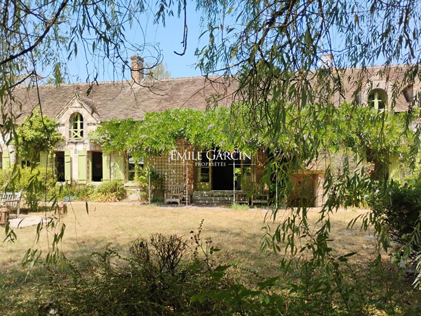 À vendre - Maison de campagne avec tennis, 6 ha - Sens (89)