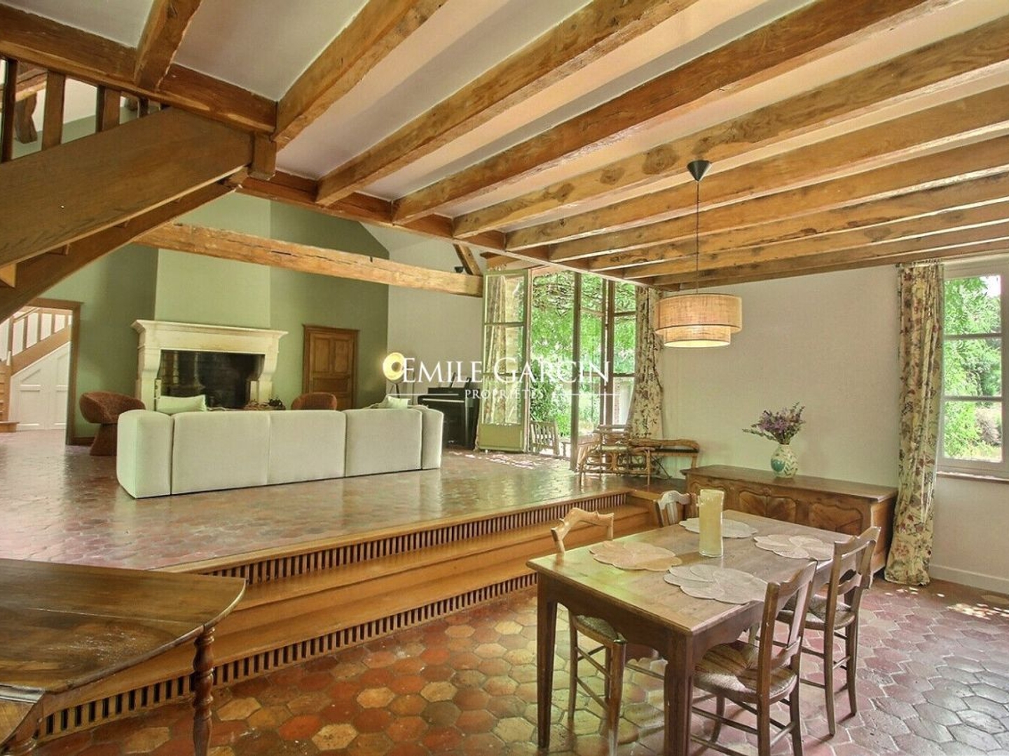 Maison à vendre - 13 pièces - 400m2 - Saint-Valérien (89150)