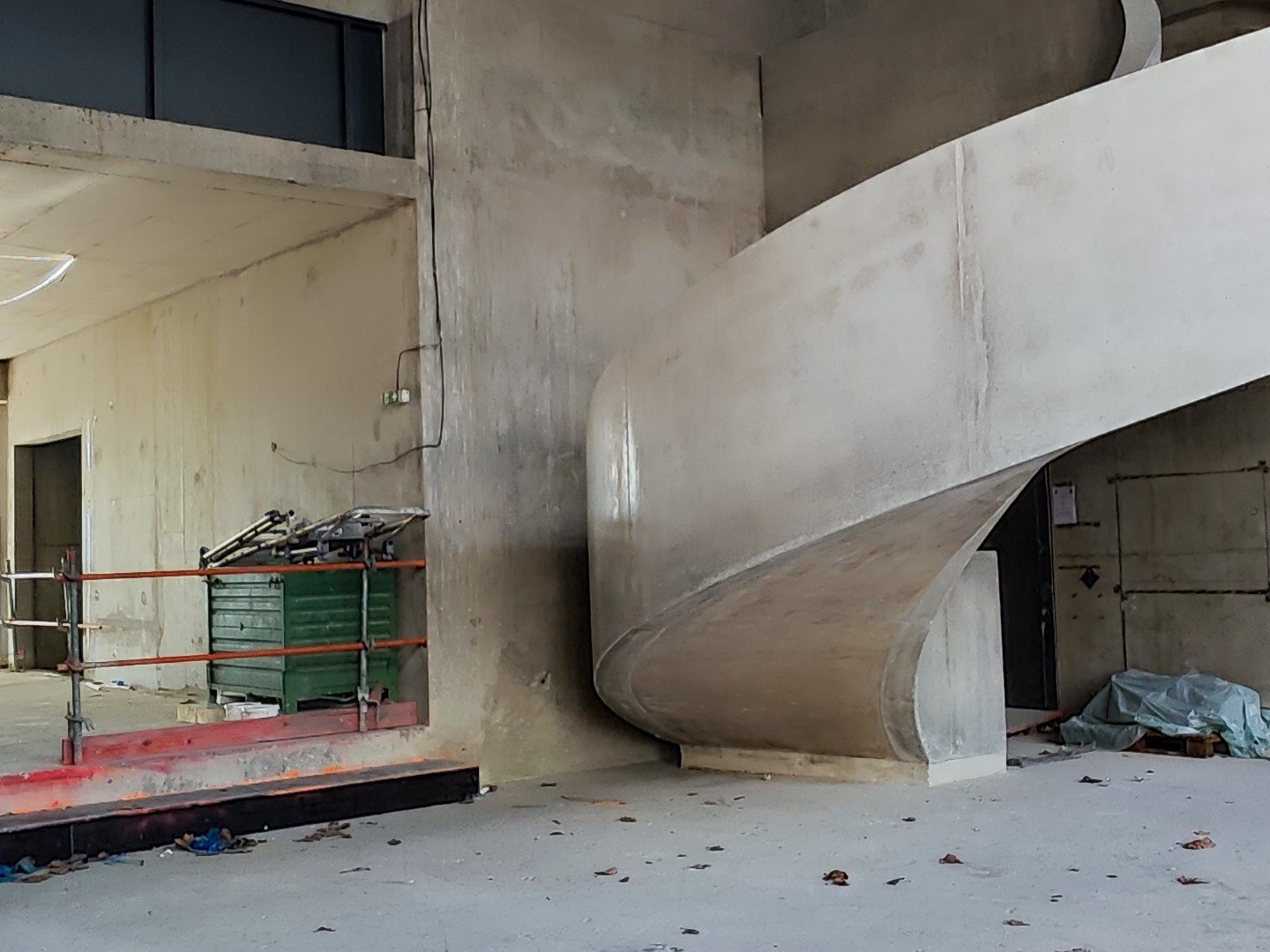 Local commercial 3 pièces 750 m²