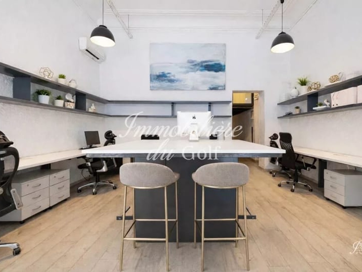 L'OPEN REPUBLIQUE - Local commercial / Bureaux de 102m2 - Cour - Cave - 13002