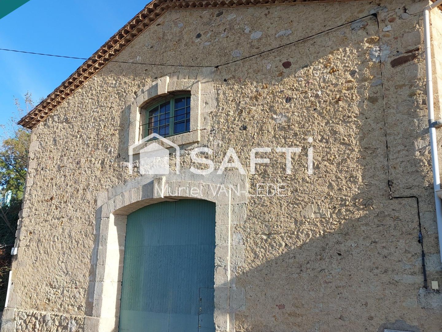 Remise en pierre de 235 m² avec vue dégagée sur la campagne