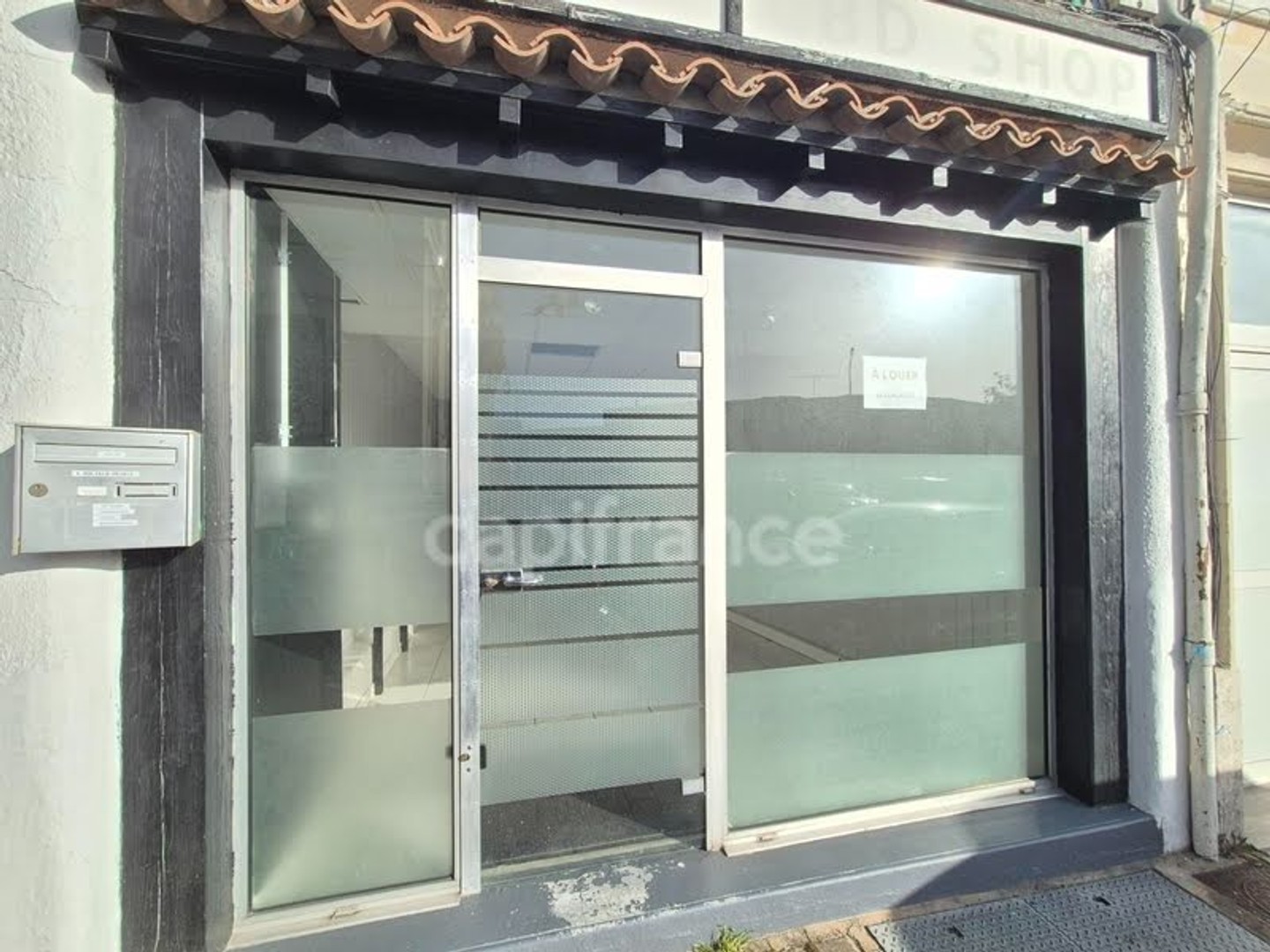 Local 1 pièce 23 m²
