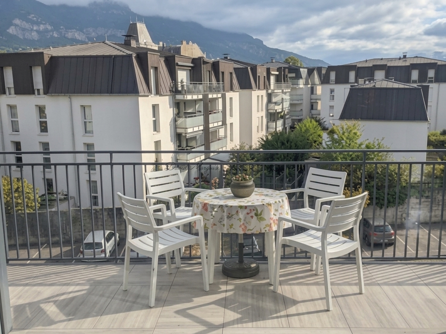 AIX-LES-BAINS - Viager Occupé (Dame de 77 ans) - T3 residence de standing en Dernier Étage de 61 m² avec Terr
