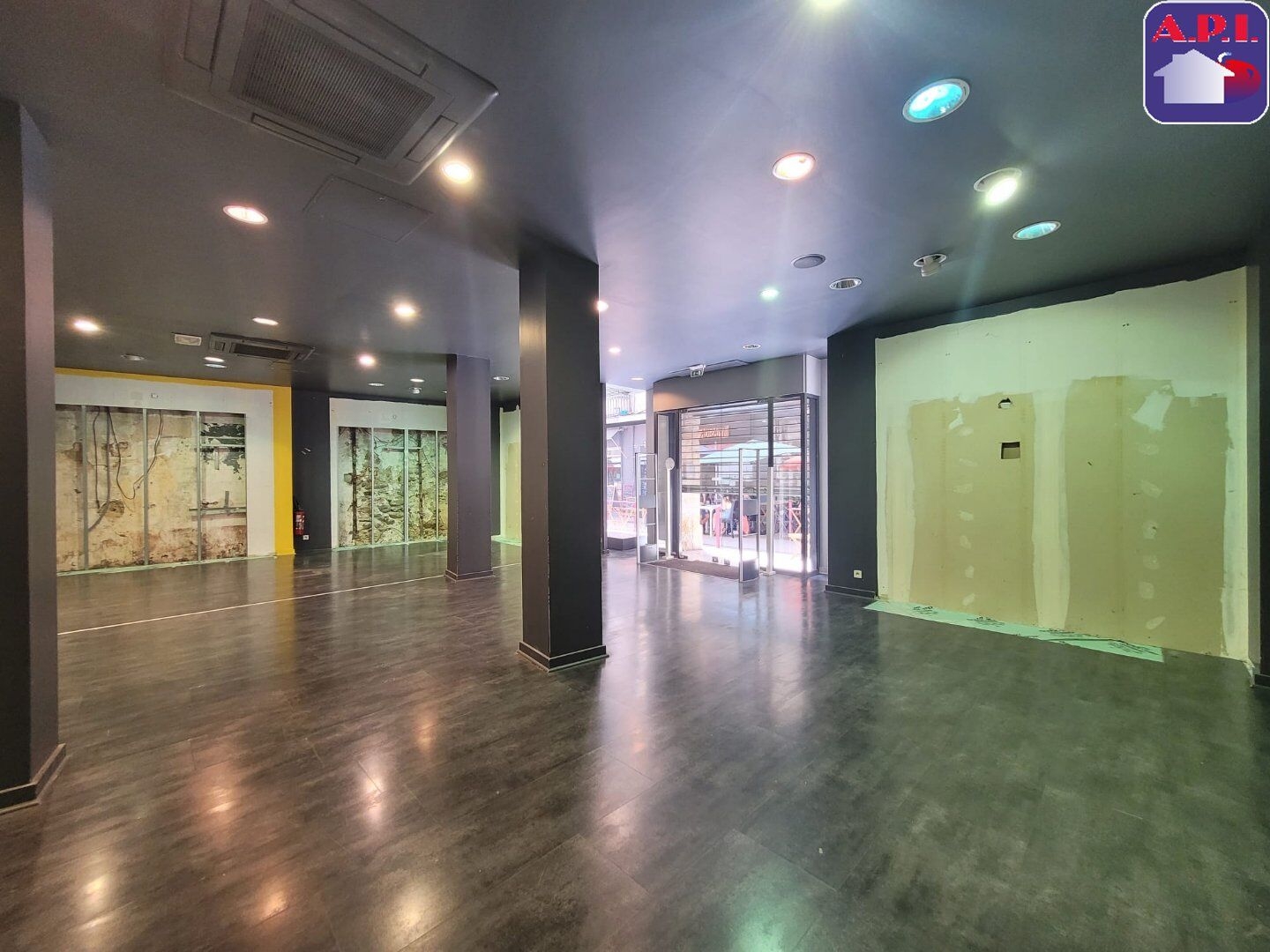 Magasin à vendre - 2 pièces - 181m2 - Foix (09000)