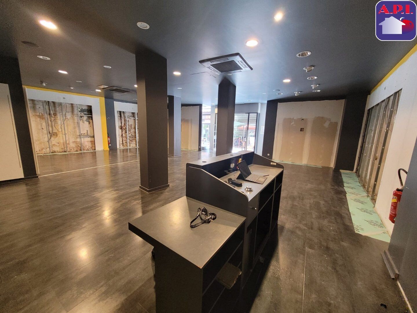Magasin à vendre - 2 pièces - 181m2 - Foix (09000)