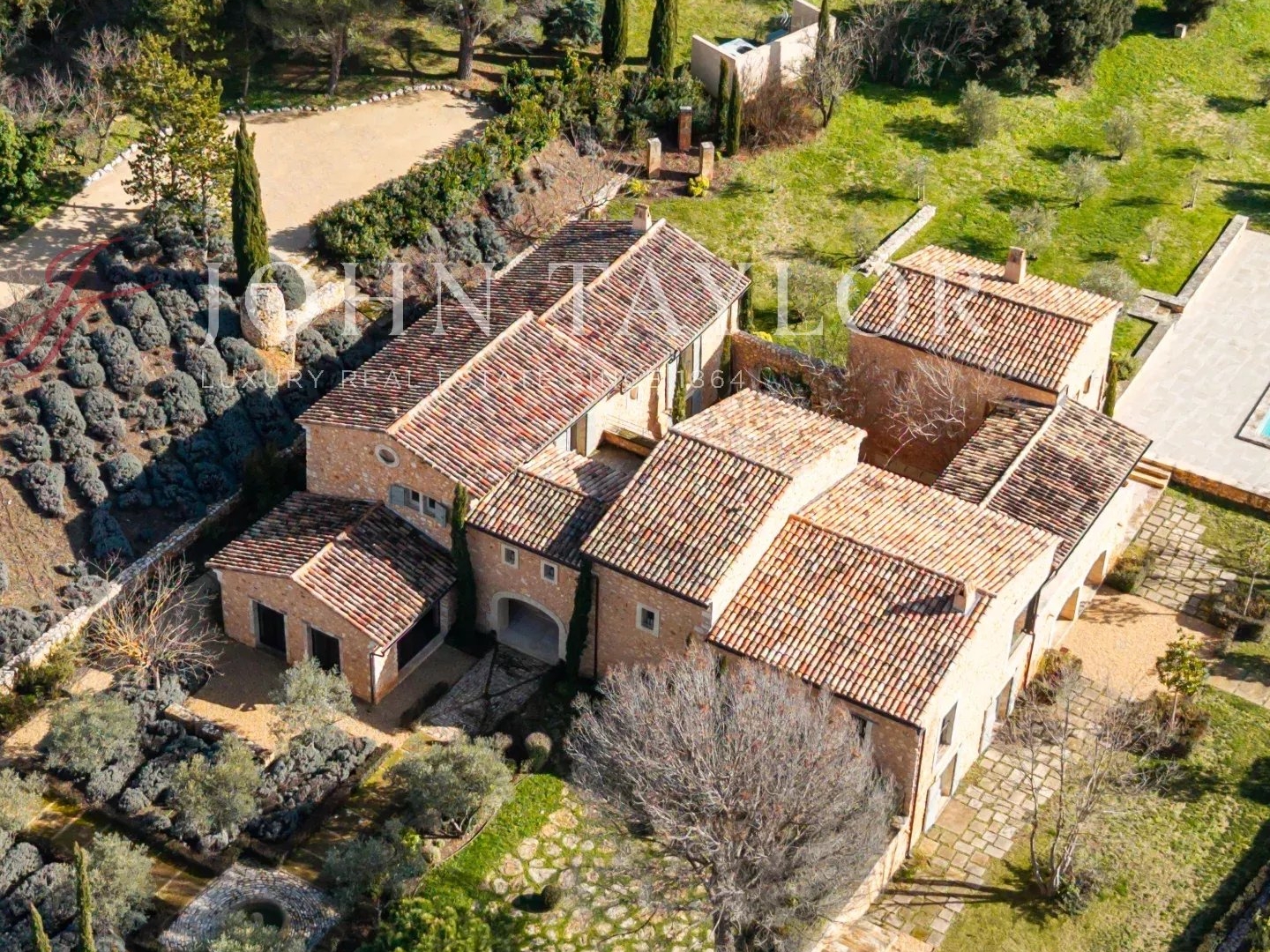 À vendre | Domaine d'exception avec vue panoramique, piscine et tennis à Bonnieux